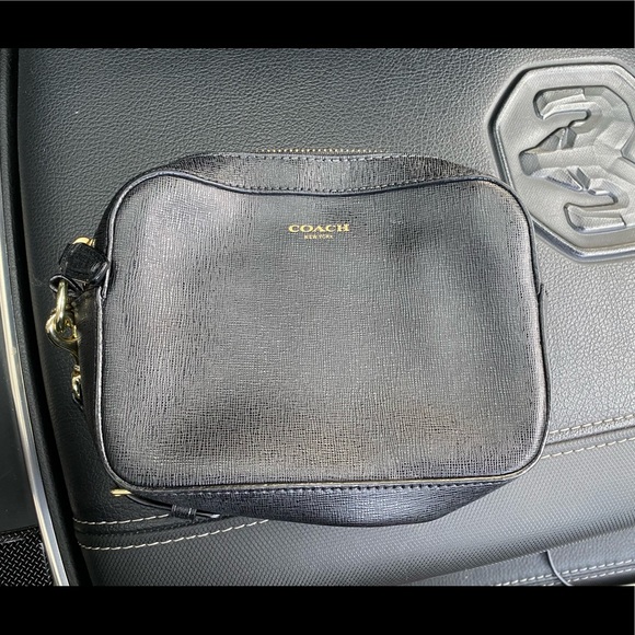 Coach clutch/wristlet - Picture 2 of 3